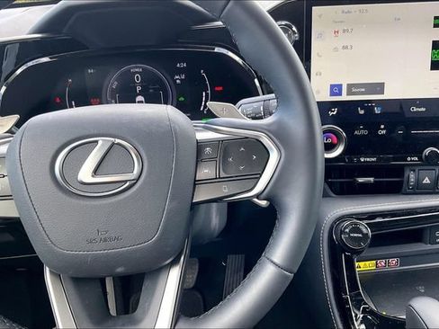 Used 2025 Lexus NX 350h AWD w/ Premium Package image 18