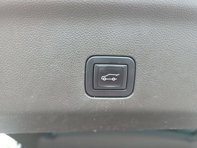 Used 2023 Chevrolet Suburban Z71 w/ Luxury Package AWD/4WD image 13