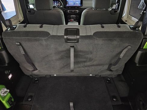 Used 2025 Jeep Wrangler Sport AWD/4WD image 31