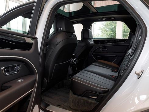 Used 2023 Bentley Bentayga AWD/4WD image 28