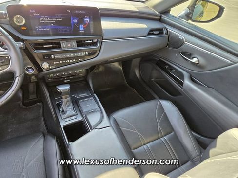 Certified 2022 Lexus ES 300h w/ Accessory Package FWD image 16