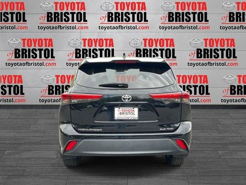 Used 2023 Toyota Highlander XLE AWD/4WD image 4