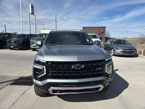 Used 2025 Chevrolet Suburban Z71 image 8