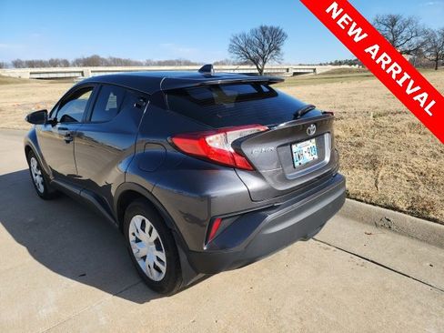 Used 2021 Toyota C-HR LE image 3