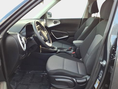 Used 2023 Kia Soul LX image 9