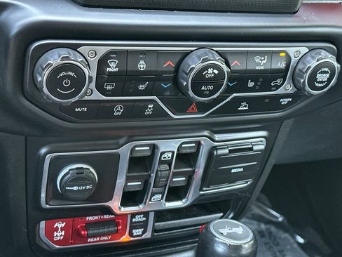 Used 2021 Jeep Wrangler Unlimited Rubicon w/ Cold Weather Group AWD/4WD image 23