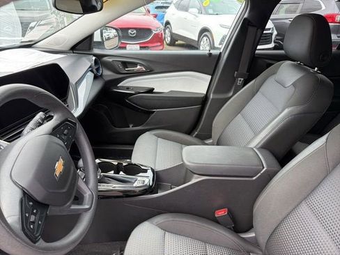 Used 2025 Chevrolet Trax LT FWD image 10