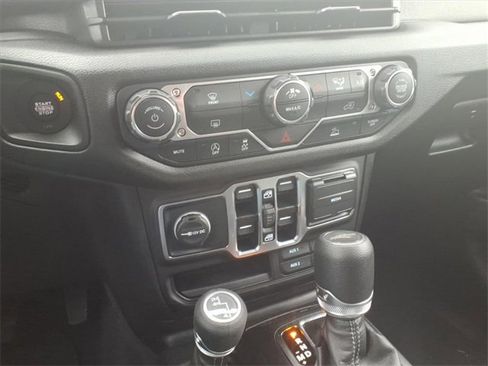 Used 2025 Jeep Gladiator Sport image 17