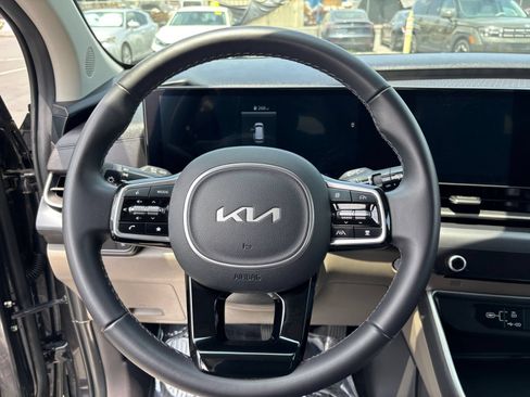 Used 2026 Kia Carnival FWD image 30