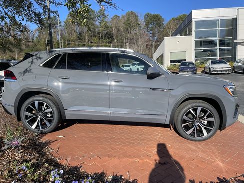 New 2026 Volkswagen Atlas Cross Sport SEL Premium R-Line image 4