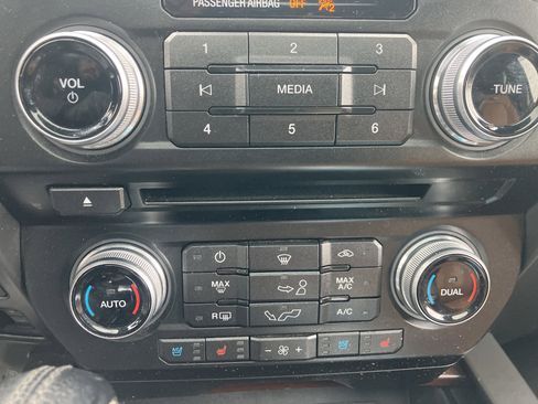 Used 2016 Ford F150 Limited w/ Trailer Tow Package image 32