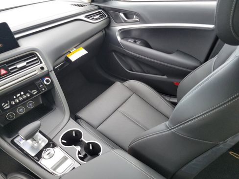 New 2026 Genesis G70 2.5T image 16