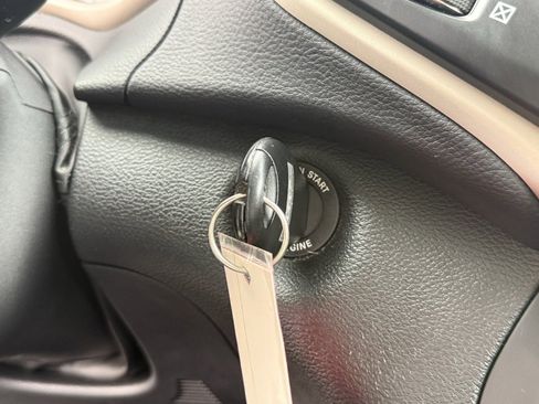 Used 2017 Jeep Cherokee Latitude w/ Safety/Convenience Group image 20