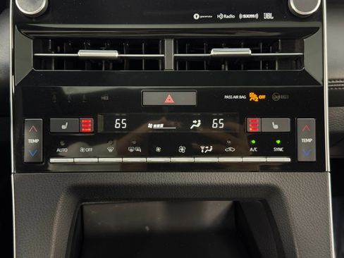 Used 2021 Toyota Avalon XSE image 27