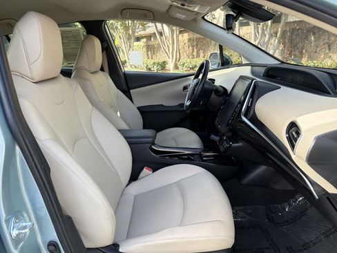 Used 2021 Toyota Prius L Eco image 33