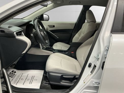 Certified 2024 Toyota Corolla Cross L image 9
