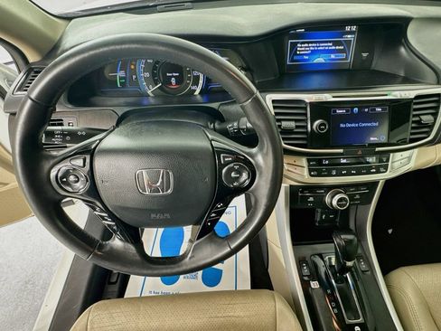 Used 2015 Honda Accord Touring image 12