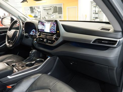 Used 2022 Toyota Highlander Platinum image 38