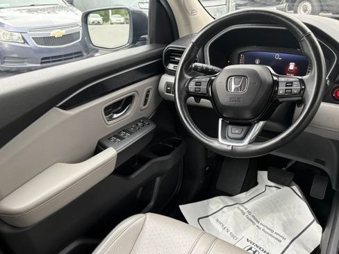 Used 2025 Honda Pilot Elite image 37
