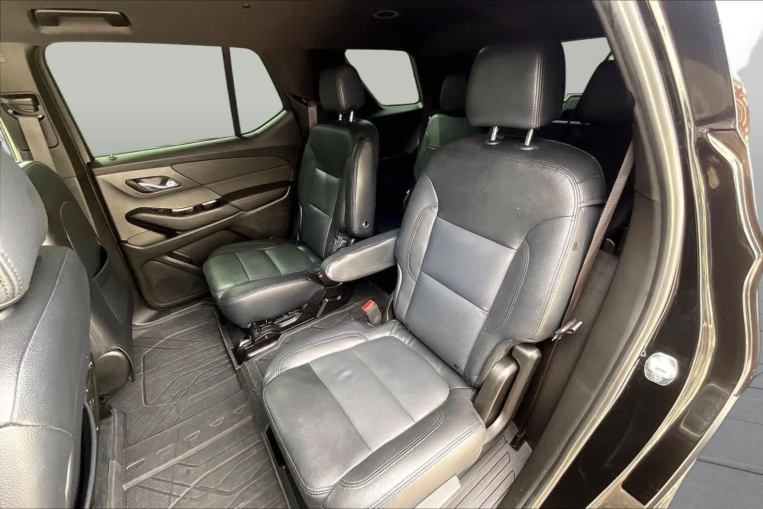 Used 2023 Chevrolet Traverse LT FWD image 25