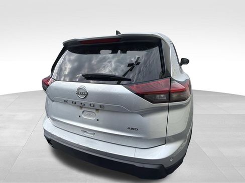 Used 2024 Nissan Rogue S AWD/4WD image 3