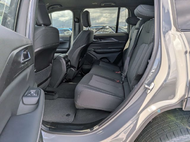 New 2027 Jeep Grand Cherokee Laredo RWD image 14