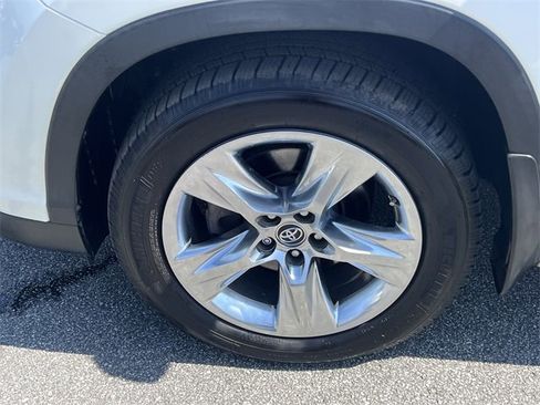 Used 2016 Toyota Highlander Limited image 12