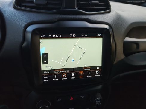 Used 2018 Jeep Renegade Altitude w/ UConnect 8.4 Nav Group FWD image 21