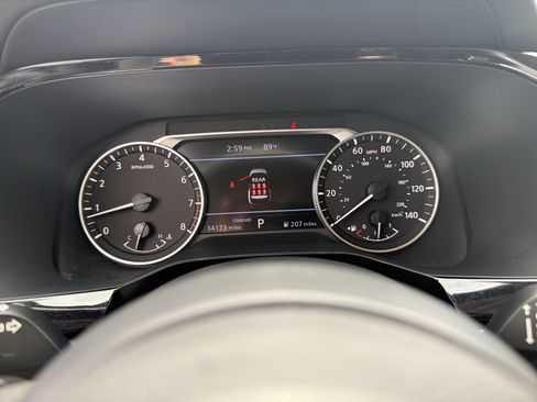 Used 2025 Nissan Pathfinder SV FWD image 11