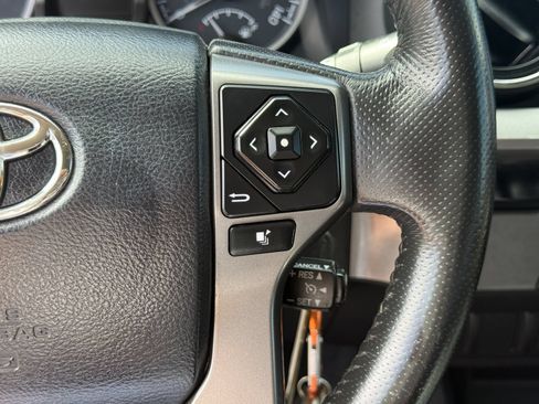 Used 2017 Toyota Tacoma SR5 RWD image 32