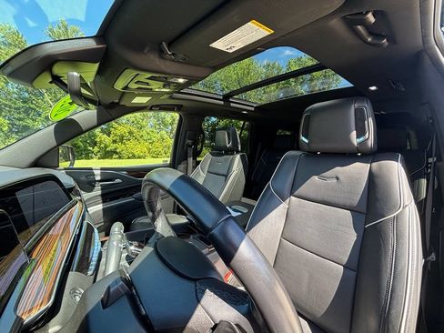 Used 2023 Cadillac Escalade Premium Luxury AWD/4WD image 12