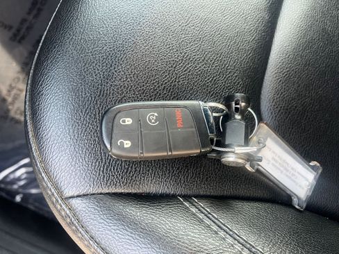 Used 2025 Jeep Compass Limited image 21