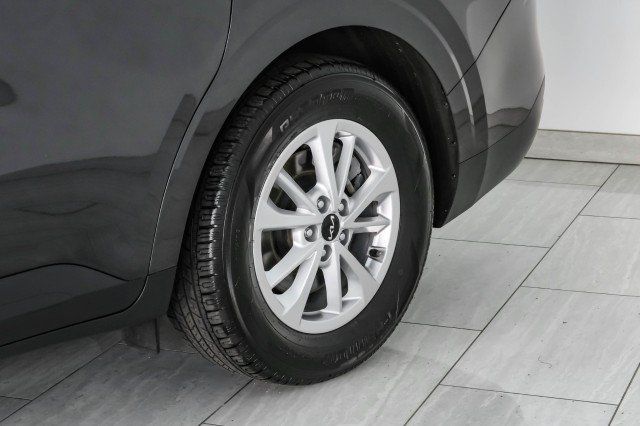 Used 2023 Kia Carnival LX FWD image 60