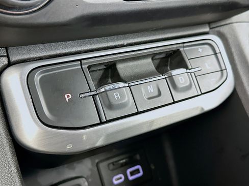 Used 2023 GMC Acadia SLT w/ Elevation Edition image 25