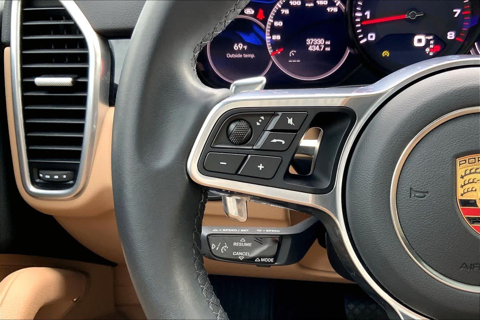 Used 2023 Porsche Cayenne AWD/4WD image 24