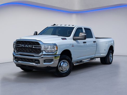 Used 2024 RAM 3500 Tradesman w/ Chrome Appearance Group AWD/4WD image 2