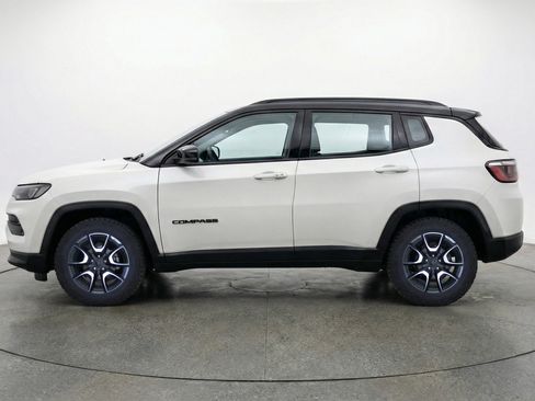 Used 2025 Jeep Compass Trailhawk AWD/4WD image 5