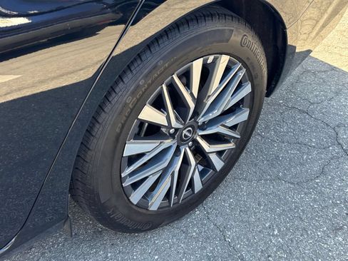 Used 2025 Nissan Altima 2.5 SV FWD image 31