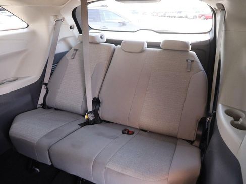 Used 2024 Toyota Sienna LE FWD image 10