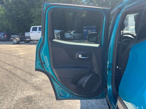 Used 2022 Jeep Renegade Altitude image 30