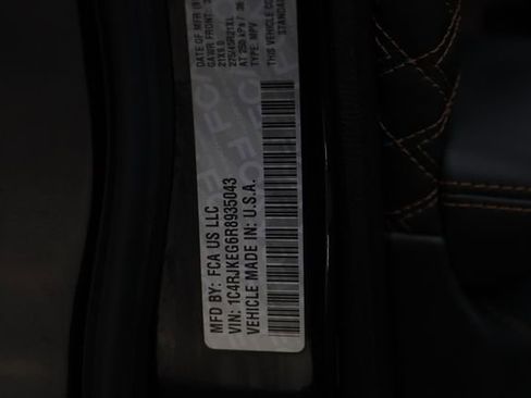 Used 2024 Jeep Grand Cherokee L Summit image 27