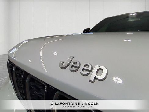 Used 2024 Jeep Grand Cherokee L Limited image 9