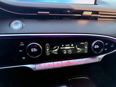 Used 2022 Genesis GV70 2.5T w/ Advanced Package image 16