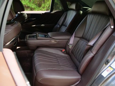 Used 2019 Lexus LS 500 w/ Luxury Package RWD image 32