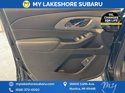Used 2023 Chevrolet Traverse LT image 11