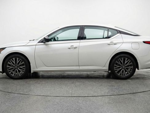 Used 2025 Nissan Altima 2.5 SV FWD image 5