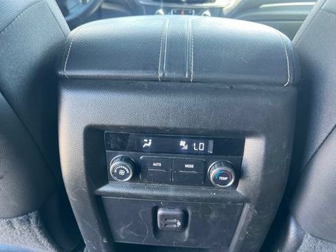 Used 2023 Chevrolet Traverse LT AWD/4WD image 21