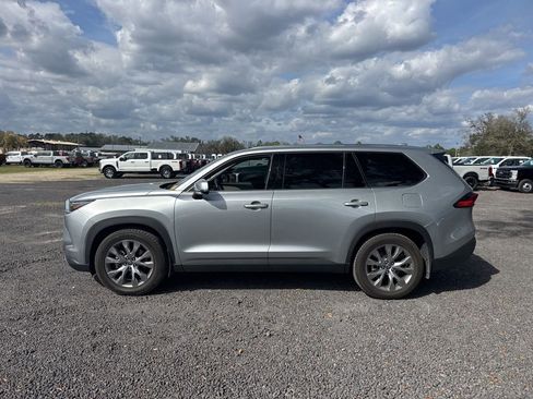 Used 2024 Toyota Grand Highlander FWD image 2