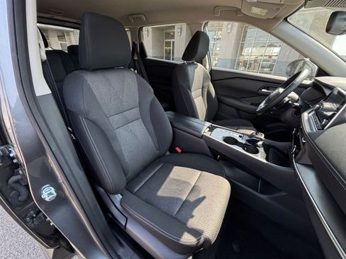 Used 2025 Nissan Rogue SV image 43