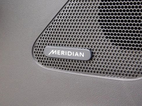 Used 2019 Jaguar F-PACE Premium image 25